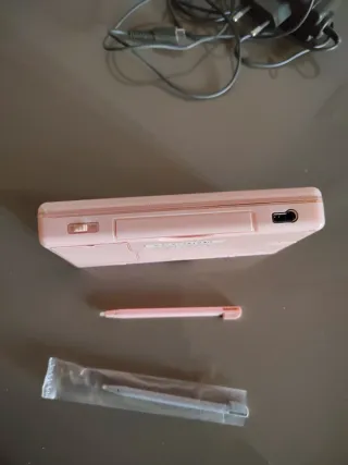 Nintendo DS Rosa + Cargador y Lápiz