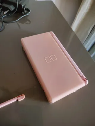 Nintendo DS Rosa + Cargador y Lápiz