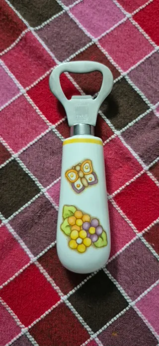 Apribottiglie Thun con farfalla e fiori