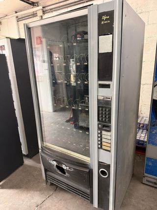 Máquina expendedora solidos Necta