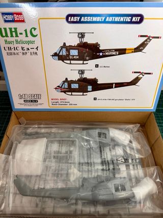 Maqueta Hobby Boss UH-1C Huey Helicoptero 1:48
