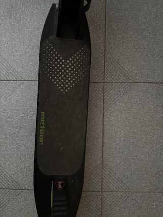 Monopatín niño negro y verde