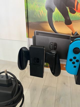 ¡CÓMO NUEVA! Nintendo Switch + Accesorios