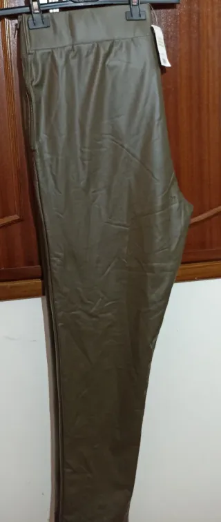 Pantaloni donna similpelle verde oliva