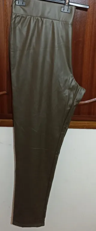 Pantaloni donna similpelle verde oliva