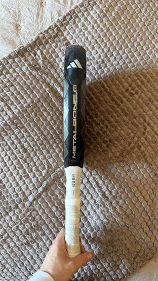 Pala de pádel Adidas Metalbone Carbon seminueva