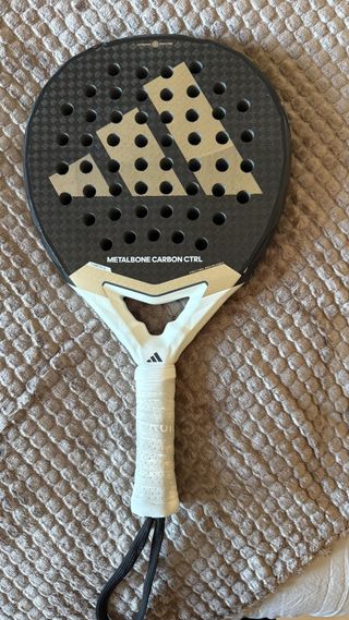 Pala de pádel Adidas Metalbone Carbon seminueva