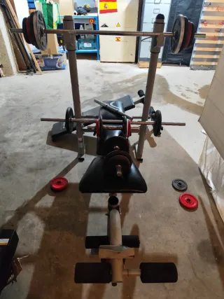 Banco de pesas y mancuernas