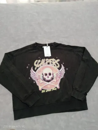 Sudadera Negra con Calavera y Alas Talla S