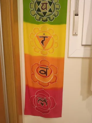 Pannello di tessuti dei chakra multicolore fatto a mano