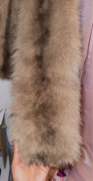 Chaqueta de pelo moteada marrón y gris