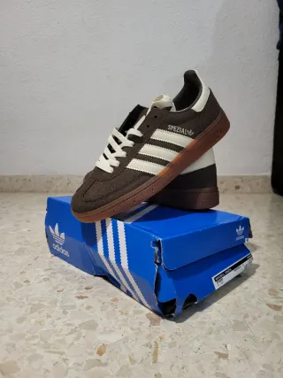 Adidas Spezial Marrones y Blancas