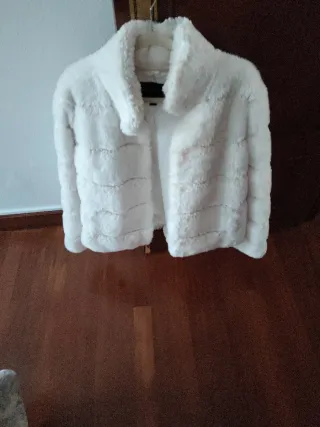 Chaquetón blanco de pelo sintético