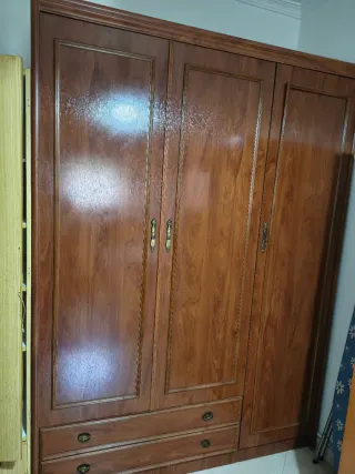 Armario de madera 3 puertas