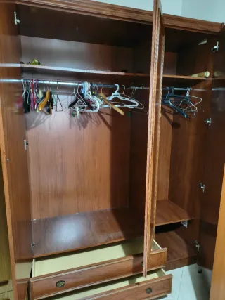 Armario de madera 3 puertas