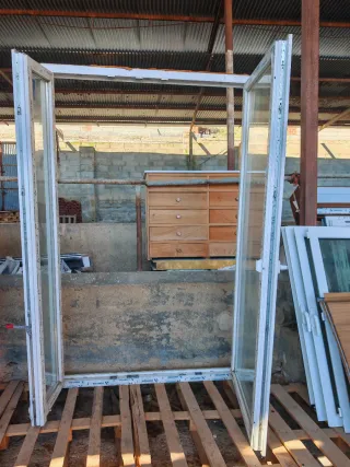 Puerta PVC cortizo 138x217