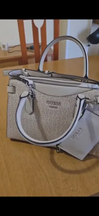 Bolso Guess Beige y Blanco