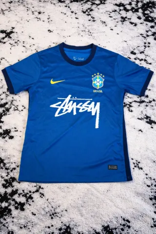 Camiseta Nike Brasil Stussy Azul
