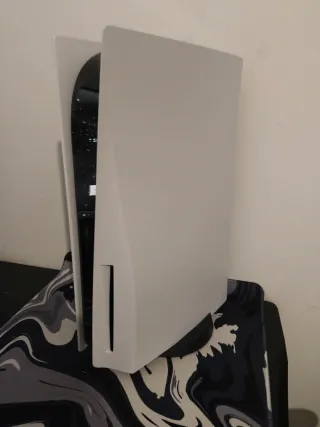 Consola PS5 Sony con mando incluido y juego tmb.