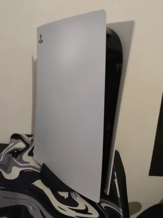 Consola PS5 Sony con mando incluido y juego tmb.