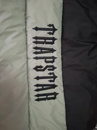 Chaqueta TRAPSTAR gris y negro