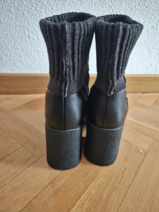 Botas negras con calcetín