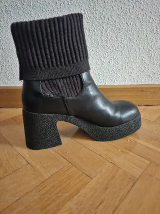 Botas negras con calcetín