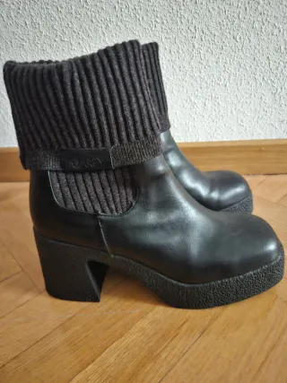 Botas negras con calcetín