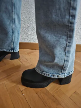 Botas negras con calcetín