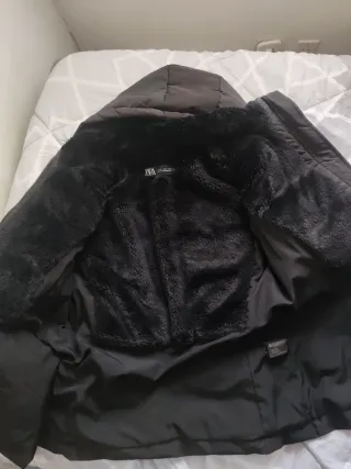 Cazadora acolchada capucha Zara mujer
