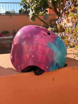 Casco bicicleta infantil diseño geométrico