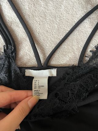 Top negro con encaje