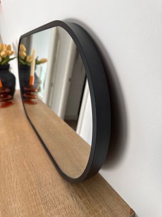 Espejo Skulm Negro.