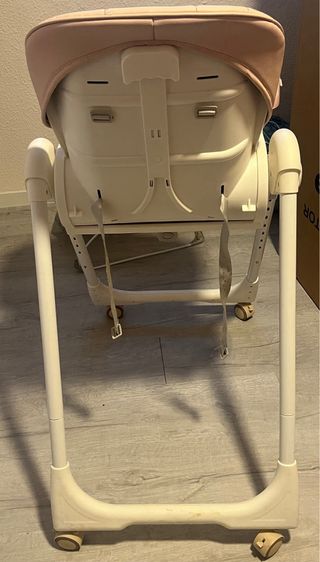 Trona rosa para bebé