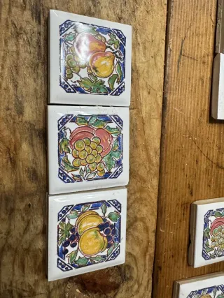 Azulejos decorativos fruta y uvas