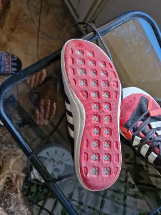 Zapatillas Adidas Negras y Rojas