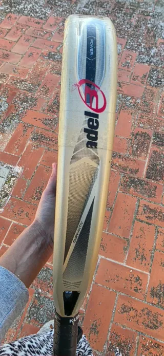 Bullpadel Vertex 04 W