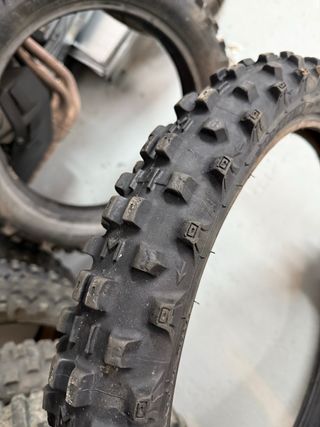 Michelin 90/90-21 media