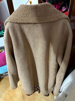 Chaqueta beige con borreguito