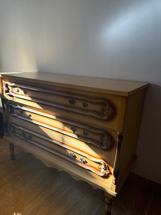 Cómoda antigua de madera
