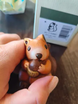 Scoiattolo Thun in ceramica