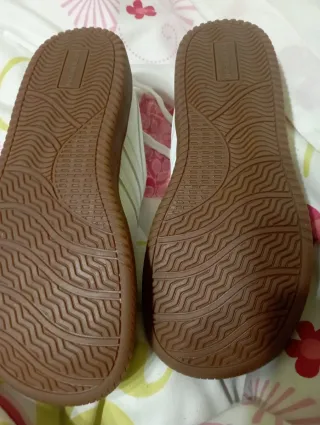 Zapatillas Holybear Blancas y Grises sin estrenar.