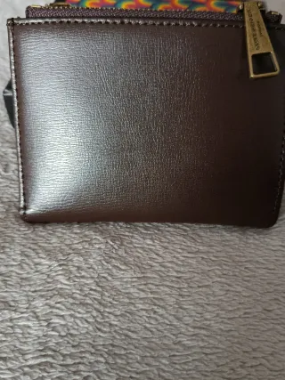 Cartera Kurt Geiger marrón y dorado. Original.