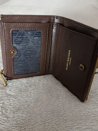 Cartera Kurt Geiger marrón y dorado. Original.