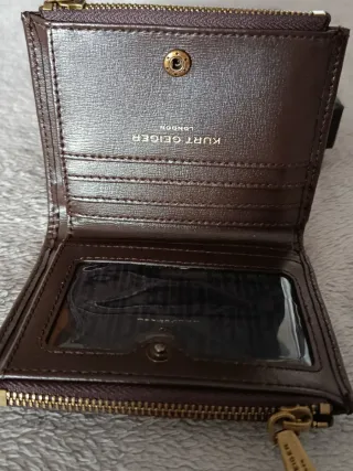 Cartera Kurt Geiger marrón y dorado. Original.