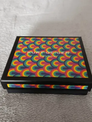 Cartera Kurt Geiger marrón y dorado. Original.