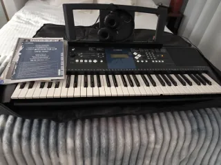 Teclado Yamaha YPT-330