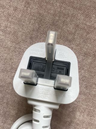 Cable alimentación blanco UK 2,5A 250V