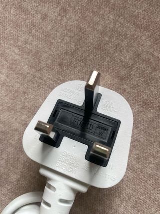 Cable alimentación blanco UK 2,5A 250V