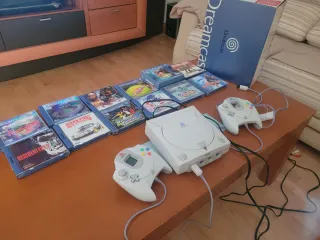 Consola Sega Dreamcast + 2 Mandos y 12 Juegos